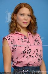 组图：《美女与野兽》发布会 蕾雅粉衣显清新