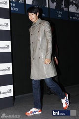 组图：具俊晔朴政珉等出席韩国首尔时装秀