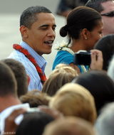 高清组图：奥巴马夏威夷过圣诞 夫妻着装亲民受欢迎