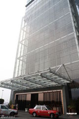 高清组图：谢霆锋香港拍广告 不回应婚变话题