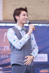 组图：炎亚纶视周杰伦为贵人 与初恋女友话题多