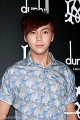 幻灯图：吴尊礼帽显王子风 任达华夫妇呼吁捐款