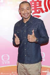 组图：江若琳郑融等助阵慈善筹款晚会