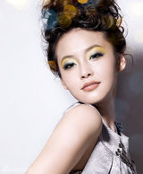 幻灯图：张佳宁玩转时尚大片 性感诱惑神似小S