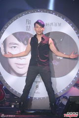 组图：陶喆自曝明年完婚 Live演唱泪眼忆亡父