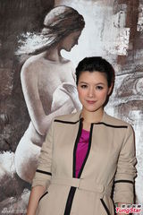 组图：陈茵媺称新剧值得纪念 意外迅速结婚生子