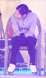 组图：韩花滑选手金妍儿参加花样滑冰秀彩排