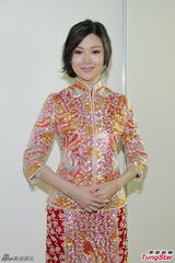 组图：叶翠翠亮相婚纱展 盼觅爱郎自认爱吃醋