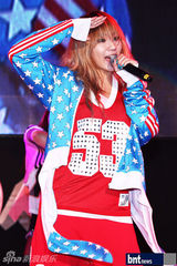 组图：韩女团2NE1出演节目《热情乐书》