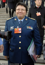 冯小刚张国立两会谈笑风生 宋丹丹独自现身(图)