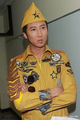 组图：新婚洪天明开心复工 郑欣宜吴若希优雅亮相