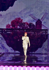 高清组图：G-DRAGON福冈个唱落幕 太阳神秘登场