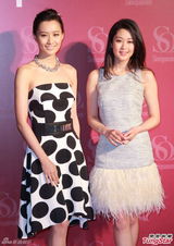 组图：陈法拉露白滑香肩 岑丽香性感隐现事业线