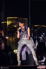 组图：陶喆与辣妹热舞互摸 谢霆锋帅气现身飙歌