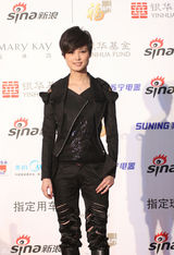 高清图：李宇春获网络盛典年度最具号召力艺人