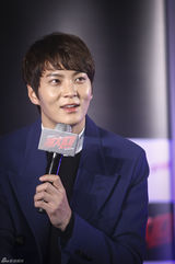 独家：金亚中朱元宣传新片 与观众互动送拥抱