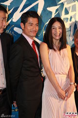 组图：杨采妮《圣诞玫瑰》首映 郭富城耍宝