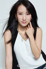 组图：李念时尚大片展成熟魅力