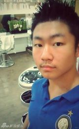 组图：网曝白岩松15岁儿子近照 与老爸眉眼颇像