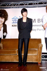 幻灯组图：韩版F4成员金范赴台湾举行粉丝见面会