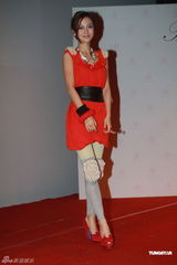 组图：Angelababy靓丽现身生日会 避谈黄晓明