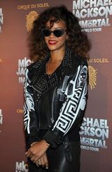 组图：三子女现身杰克逊纪念巡演 蕾哈娜潮爆助阵