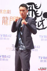 组图：陈怡蓉演风骚老板娘 王阳明开镜汗如雨下