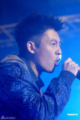 组图：陈冠希现身京城任表演嘉宾 艳照门曾一度迷失