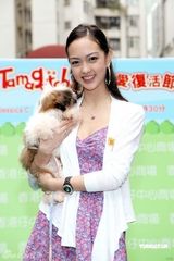 幻灯图：Jessica C热爱小动物 清凉吊带裙美胸再现