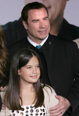 高清：特拉沃尔塔新片首映 丧子后全家首度亮相