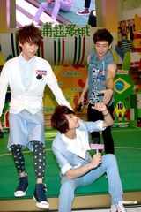 高清组图：棒棒堂王子小杰毛弟与歌迷观赏世界杯