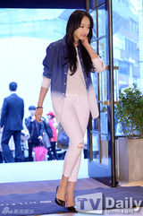 组图：宋茜泫雅靓装现身 金孝珍大码衫遮孕肚