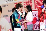 幻灯组图：棒棒堂为粉丝化妆 王子曾险遭粉丝强吻