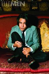 组图：陈坤湿身登封面 尽情挥洒性感魅力