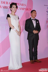 组图：甄子丹汪诗诗情侣装恩爱 叹婚姻经营不易