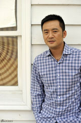 组图：李坤霖《幸福密码》花絮照 格子衫显儒雅