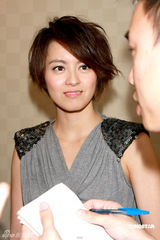 幻灯图：梁咏琪等助阵《宝盒》 郑中基坦陈情变