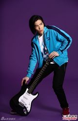 组图：萧敬腾首携郭采洁李佳薇开唱