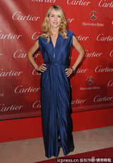 组图：棕榈泉红毯群星闪耀 娜奥米优雅海伦娇艳