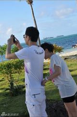 组图：小沈阳携爱妻外海度假补过情人节