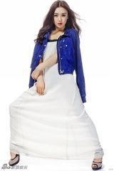 组图：秦岚登《外滩画报》封面展现自我真性情