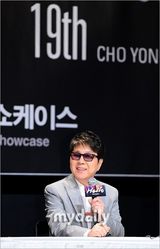 组图：韩国老牌歌手赵容弼第19张专辑发布