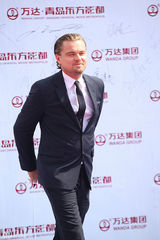 组图：莱昂纳多梁朝伟赵薇等齐聚青岛