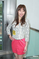 组图：关菊英徐子珊任赛马嘉宾 谭咏麟和好友相聚