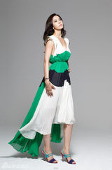 组图：韩国演员金由美时尚写真大秀性感身姿