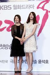 高清组图：张根硕允儿等宣传《爱情雨》十足养眼