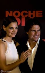 幻灯图：克鲁斯西班牙秀恩爱 迪亚兹火爆身材成焦点