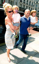 组图：盘点布兰妮与儿子温馨瞬间