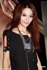 幻灯：林莉出席新书发布会 全裸彩绘出镜不清场