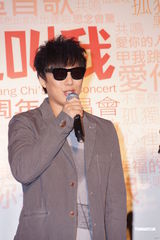 组图：萧煌奇出道10年开唱 预告大秀舞技